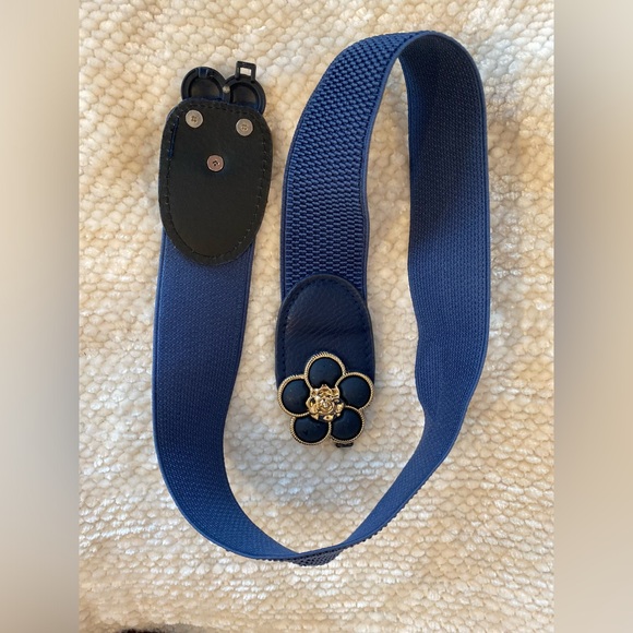 Blue flower belt - Picture 3 of 4